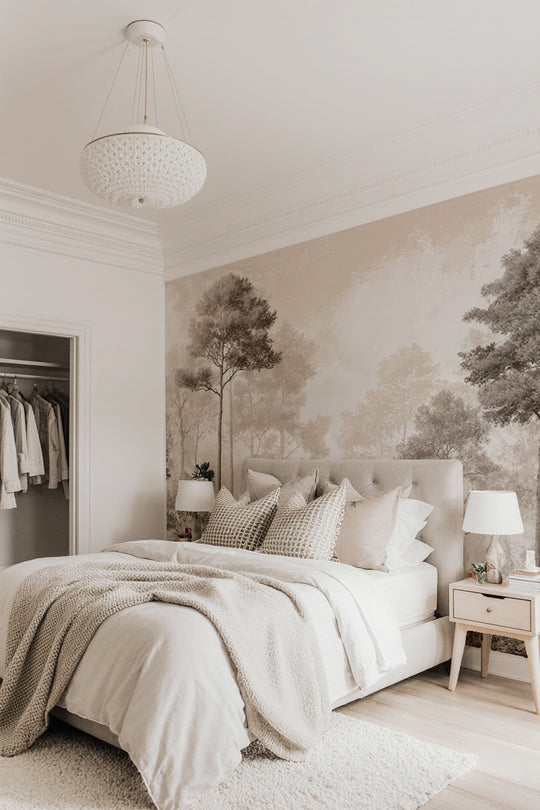 Forêt des Silences – Papier Peint Arbres Enveloppés de Brume Douce en Sépia