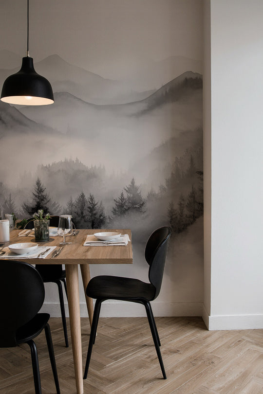 Harmonie brumeuse en noir et blanc – Papier Peint Montagnes & Forêt
