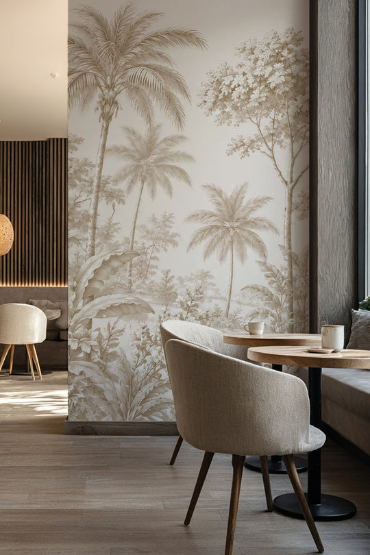 Papier peint panoramique tropical beige avec palmiers et végétation luxuriante sur fond ivoire
