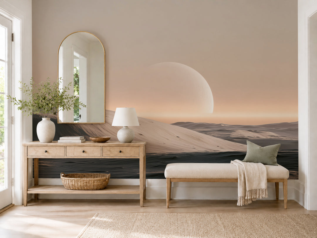 Entrée avec console en bois et banc devant un papier peint lune des sables