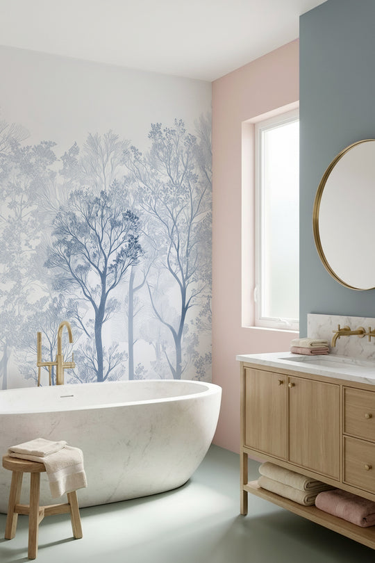 Papier peint forêt bleu clair dans une salle de bain