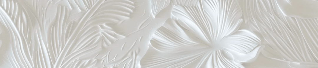 Élégance florale sculptée en blanc - Illulart: Papier peint panoramique