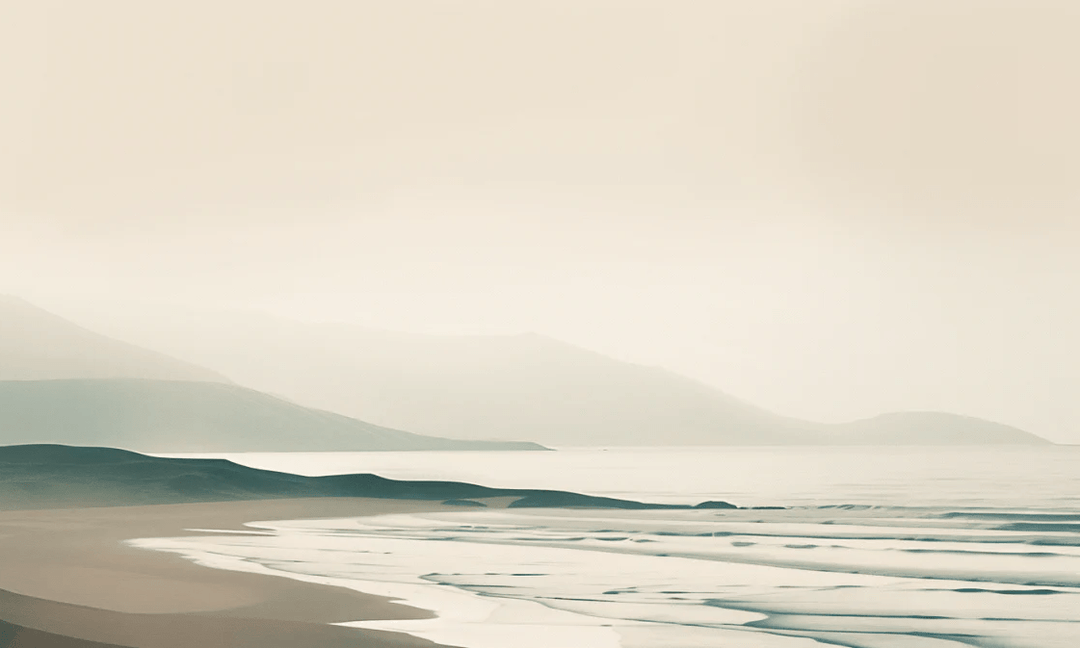 Face à l'Océan – Papier Peint Plage et Montagnes en Brume - Illulart: Papier peint panoramique